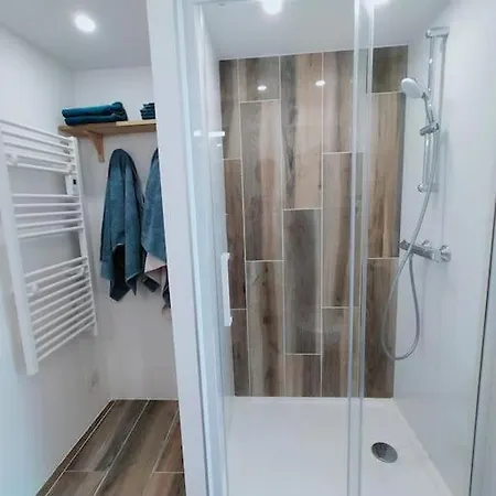 Centre Confort , 1 A 7 Personnes * Bastia (Corsica)